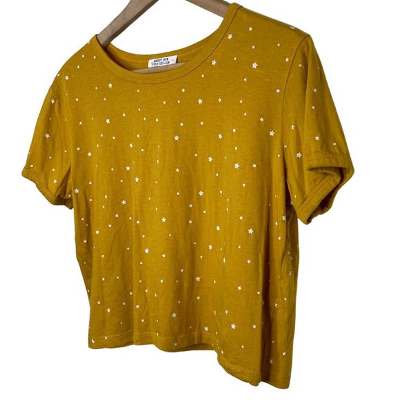 MESSY BUN JUST CHILLIN | Juniors Yellow Cropped T-Shirt with Stars | Size L - Picture 2 of 10